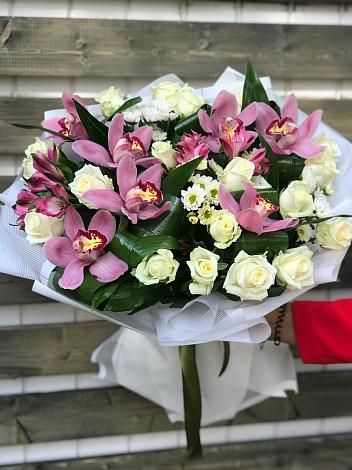 Букет цветов из: Розы и Хризантемы в Григорово