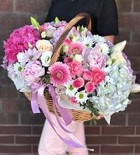 Композиция солнечный день в Григорово Цветочная композиция из Розы, Хризантемы, Пионы и Лизиантусы в корзине в Григорово