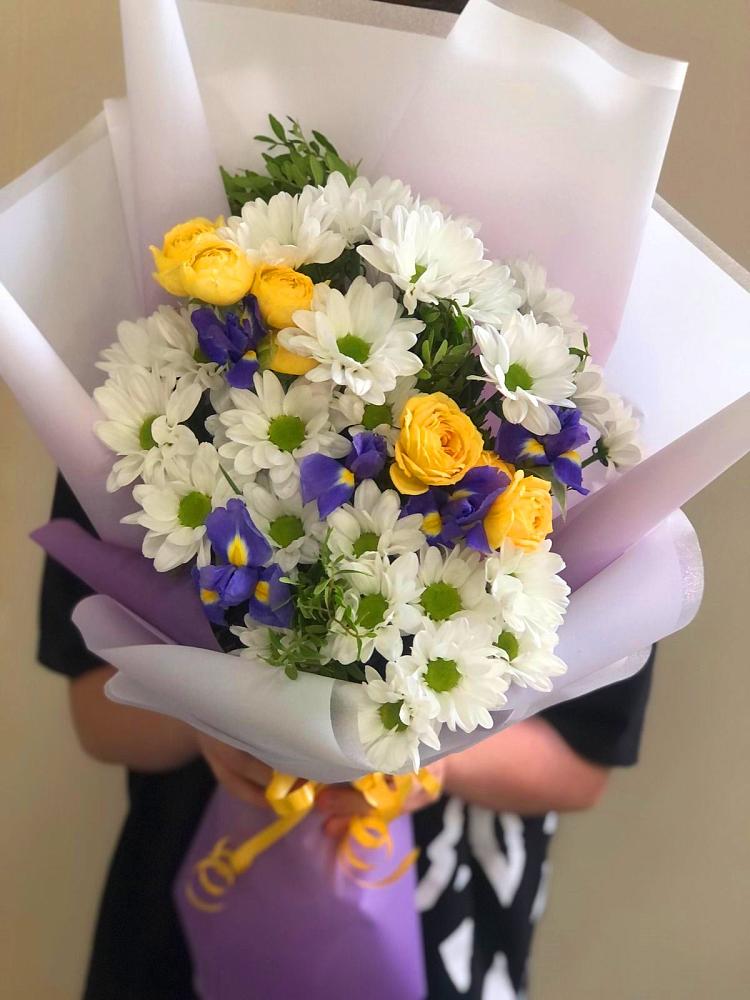 Букет солнечный привет в Григорово Букет цветов из: Ирисы, Хризантемы и Розы в Григорово